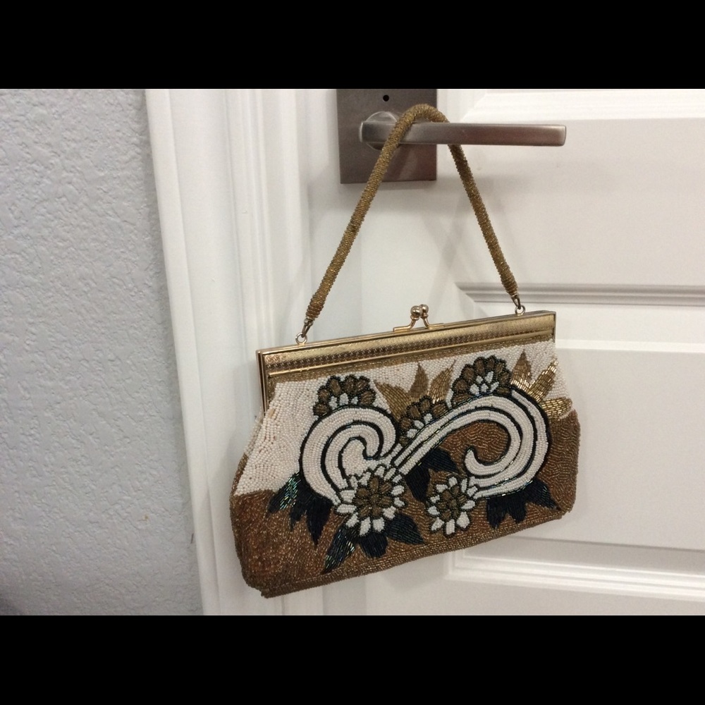 Beaded clutch